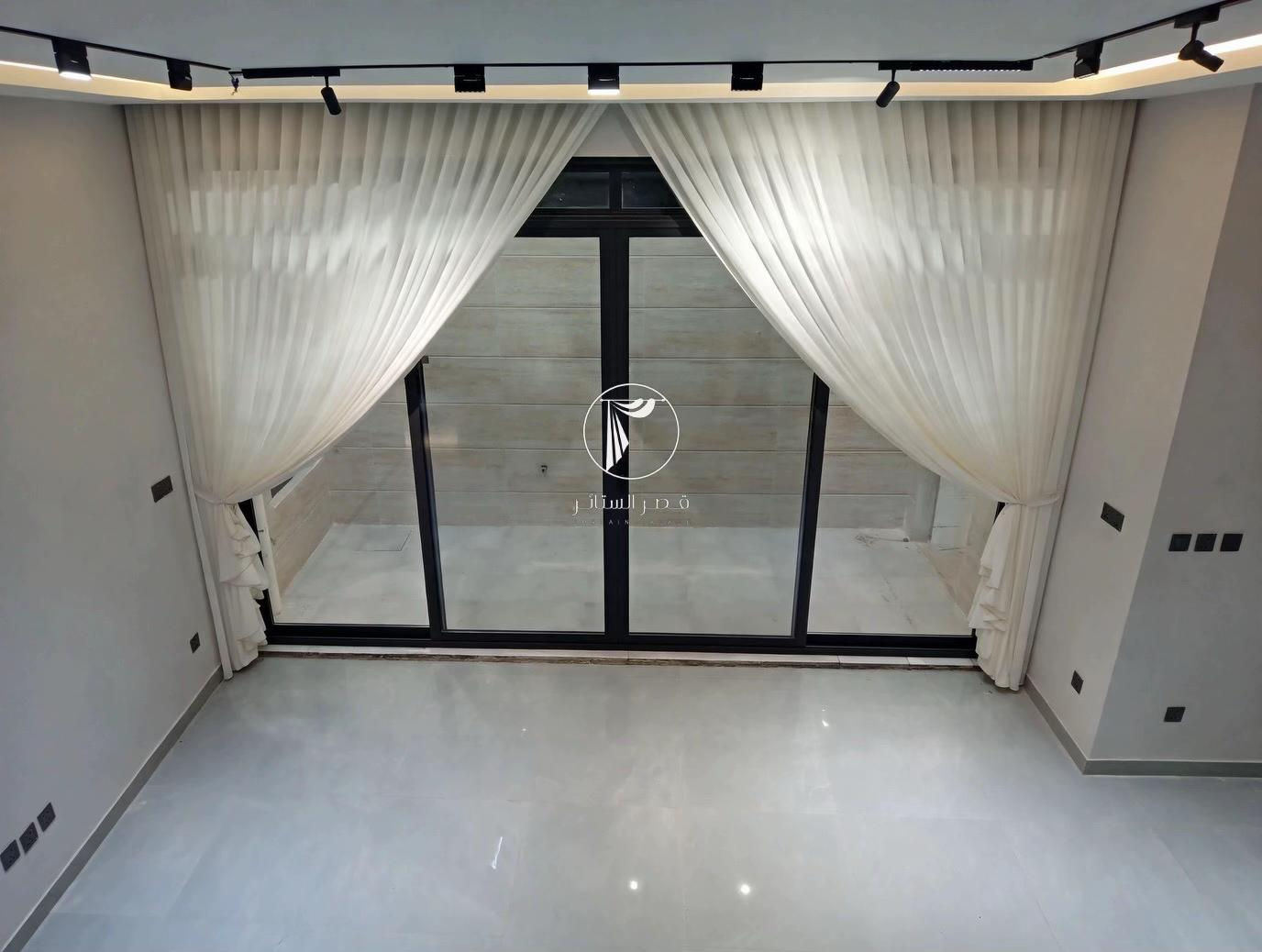 ⁨	ستائر_حديقه_داخليه #ستائر_صاله #ديكور_غرفه_معيشه قصر الستائر ***********  العمارة-قطاع28-شارع الاطباء-مقابل مجمع الكوخ⁩
