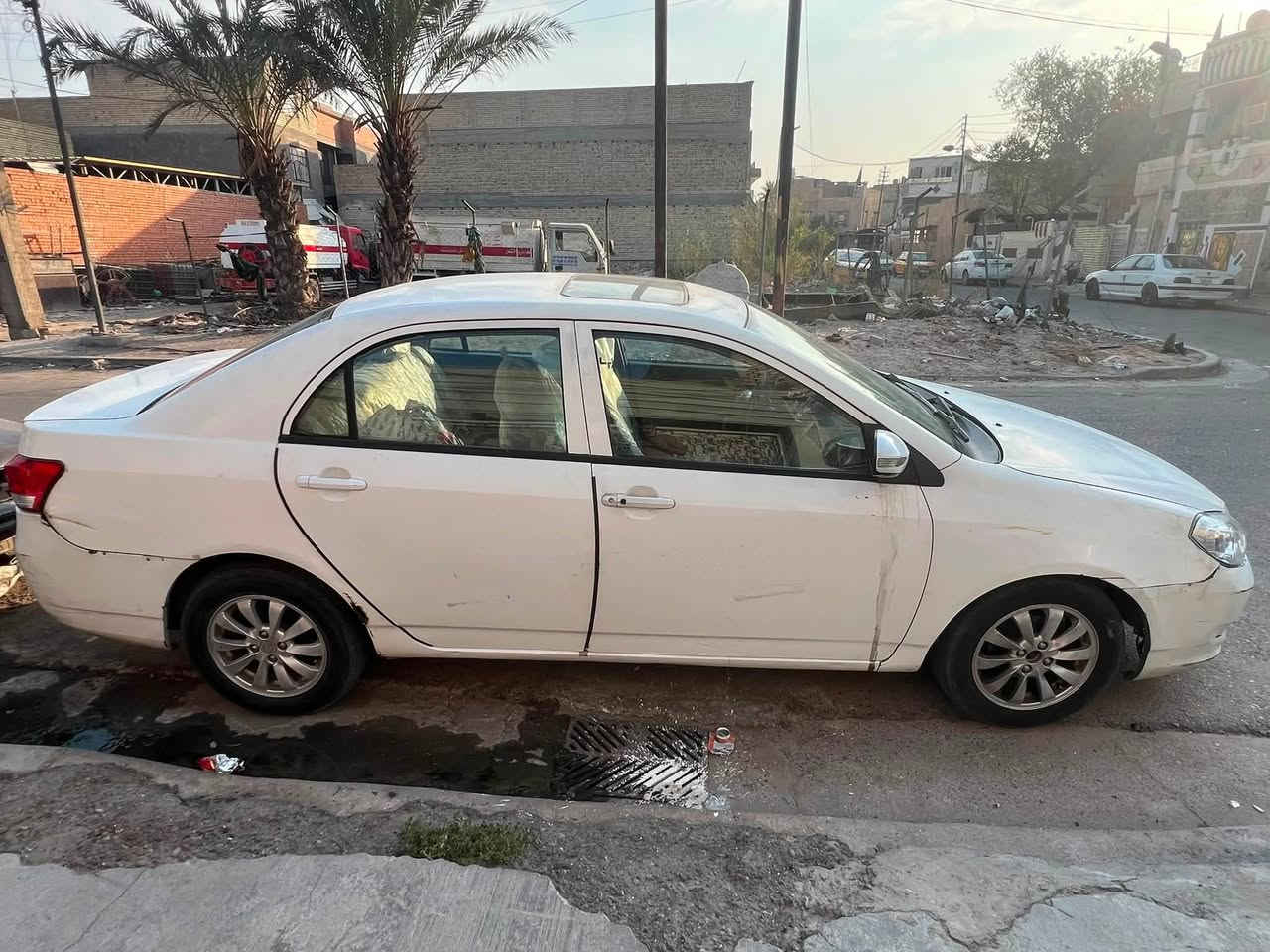 السلام عليكم 
Byd g3 2013  صدر يحتاج تبديل مكانهه بغداد وباسمي السنويه  سعر 37
للتواصل***********
