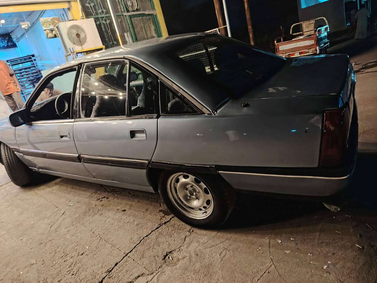 السلام عليكم اوميكه للبيع سياره مال بيت محرك 20 كير وتمتيك جوم اوتمتيك السعر 20وبيه مجال بصيط ومروس حسب النتفاق رقم الهاتف ***********

نص مكتوب في الصور:
- الخميس