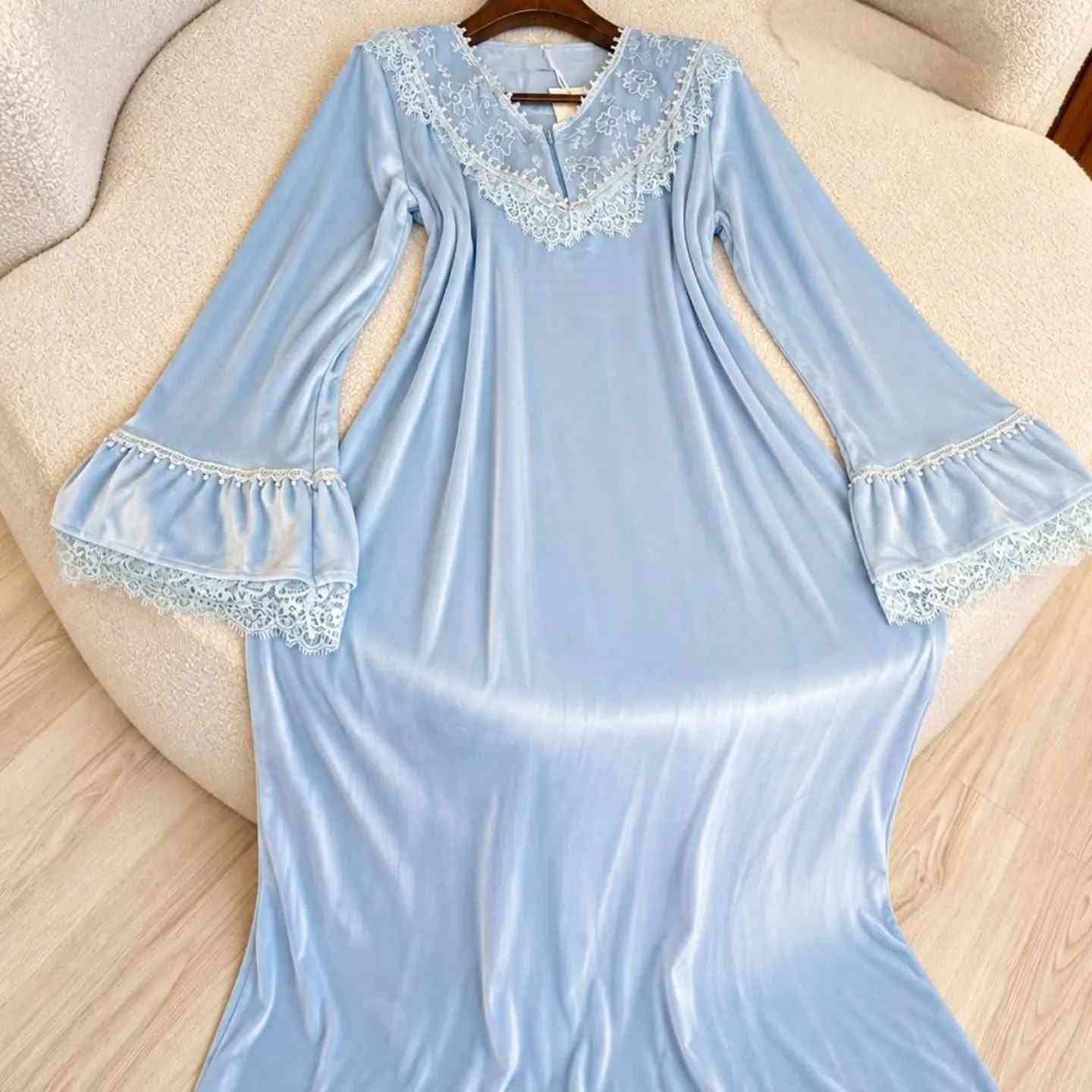 ❄️ موديلات شتائية وصلت  🤎

💰 السعر: [20 الف فقط]
📏 القياسات: [ L..XL..2XL..3XL

📩 للطلب
صورة الموديل 
 القياس 
 اللون على الخاص، 
ونثبت لجِ الطلب ونرسل تفاصيل التوصيل 🛍️

✨ لا تفوتچ، اطلبي موديلچ المفضل هسه!
@Celin_Al_Qaisi

***********
