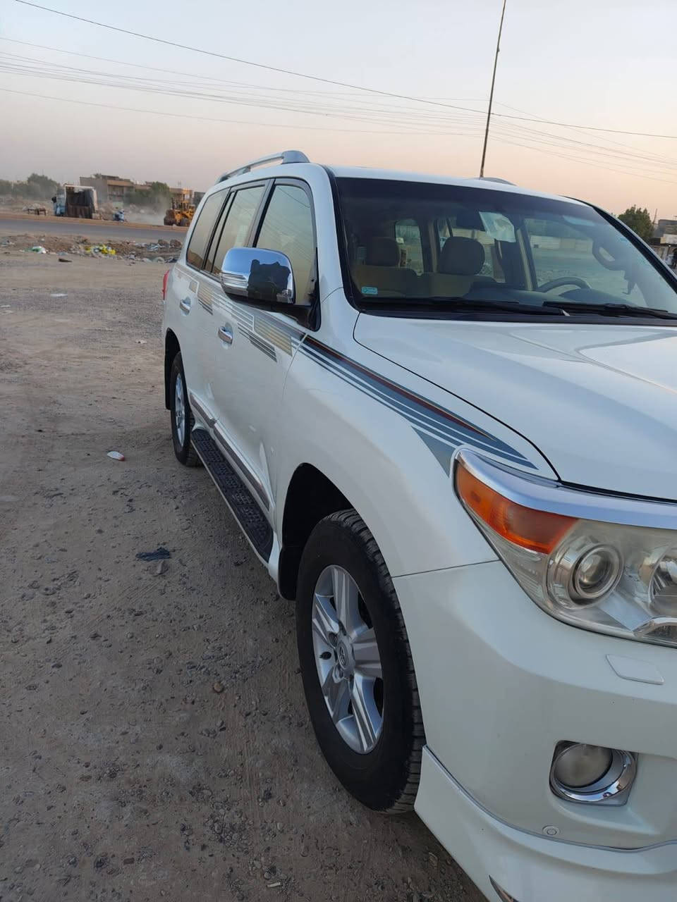 للبيع لاندكروزر 2013نظيفه ومكفوله عدا شي بسيط جدا في الجامع الخلفي الايسر صبغ بسيط جدا 
السياره رقم اربيل مكان السياره ابو غريب كامل المواصفات حسب علمي السعر 350 دولار
للاستفسار *********** به وات ساب
