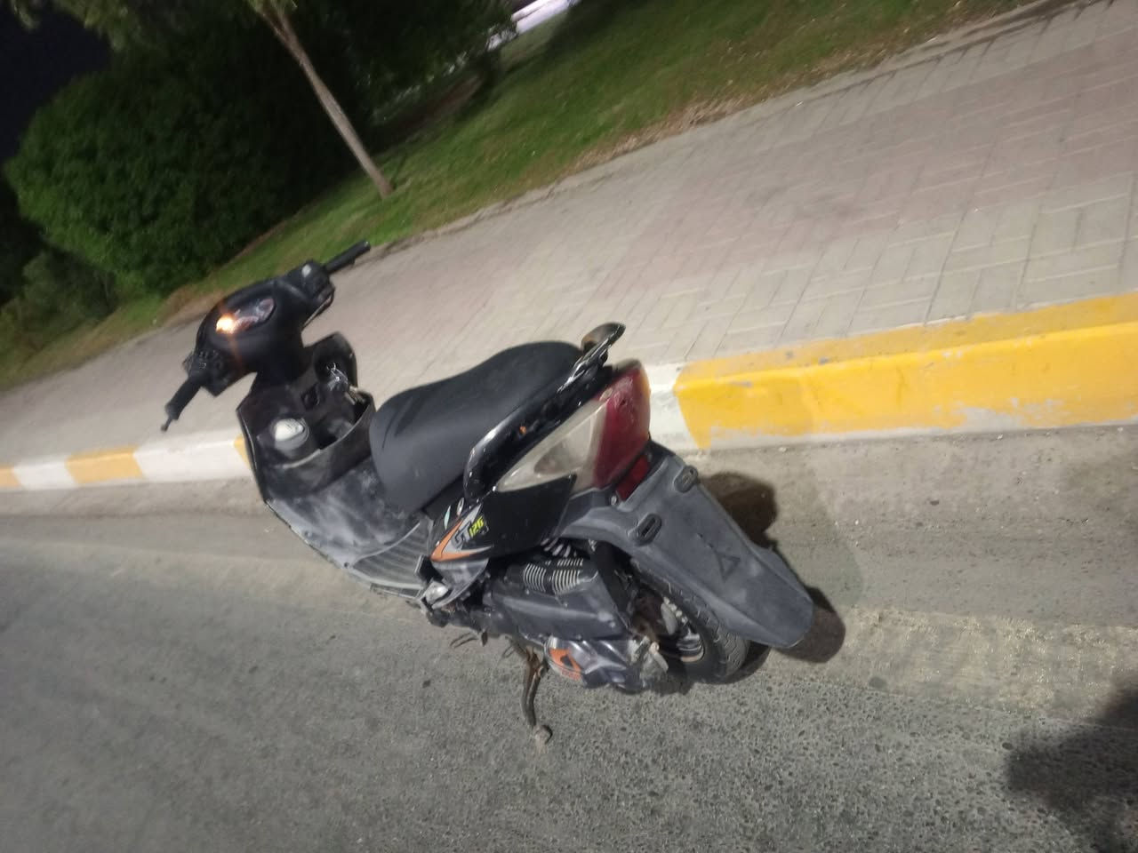 السلام عليكم
سايم جي تي  نوزل للبيع شغال كلشي بي 
نقصه بس تريشه مال صفاحيه السعر 350وبي مجال
الرقم ***********
