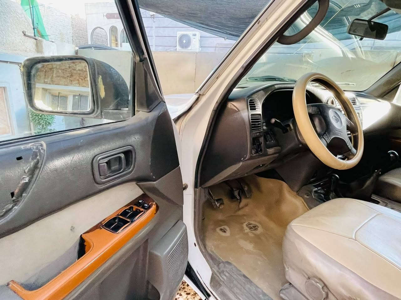 نيسان بترول سفاري محرك نوزل. كير عادي مكينه كير مكفولات. كير لوكير كسنات  عليه ترفيعه وتاير جبلي ويل جديد. تبريد 3 قطع شغال ثلج.  ثلاجه بيه بلاديه.   بيه.  منضومه غاز 80 لتر. بدي مكفول عده باب وره ساق مصلح.   باقي تفاصيل تصال علاء رقم ‎***********
