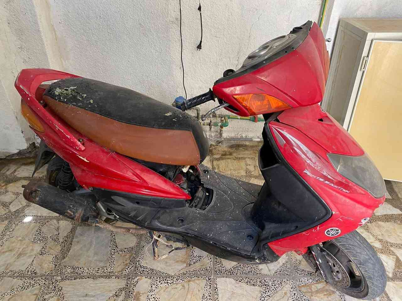 سكنز فحل
الدراجه صارلها هواي متروكة ( طافية) 
المحرك مكفول
سعرها 200
متواجد واتس أب فقط ***********
