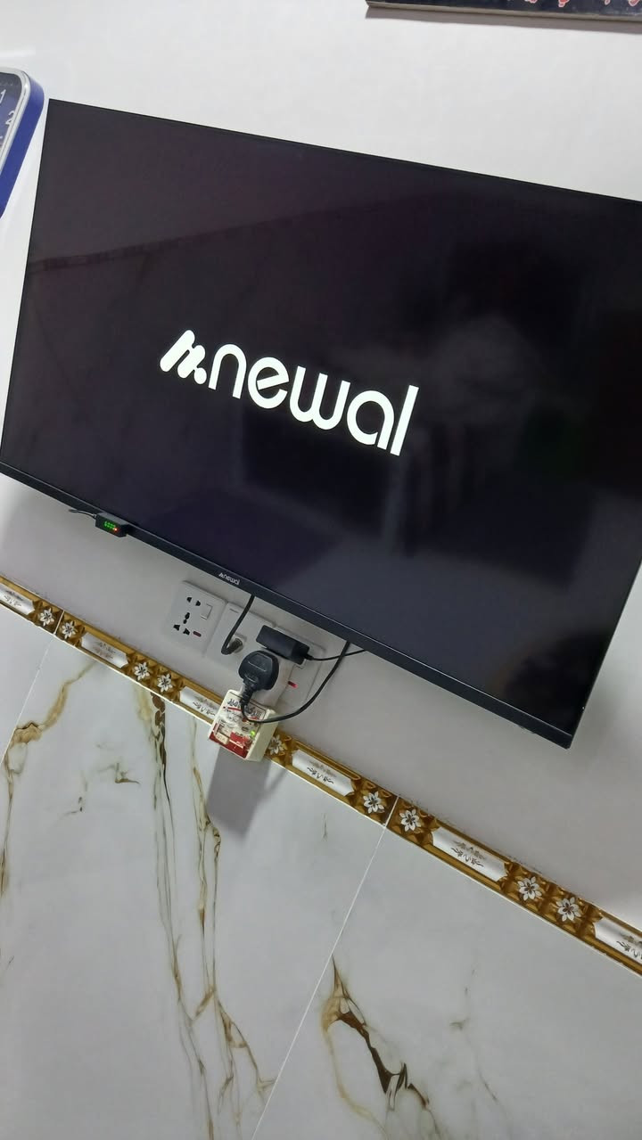 شاشة • نيوال • عيب بسيط