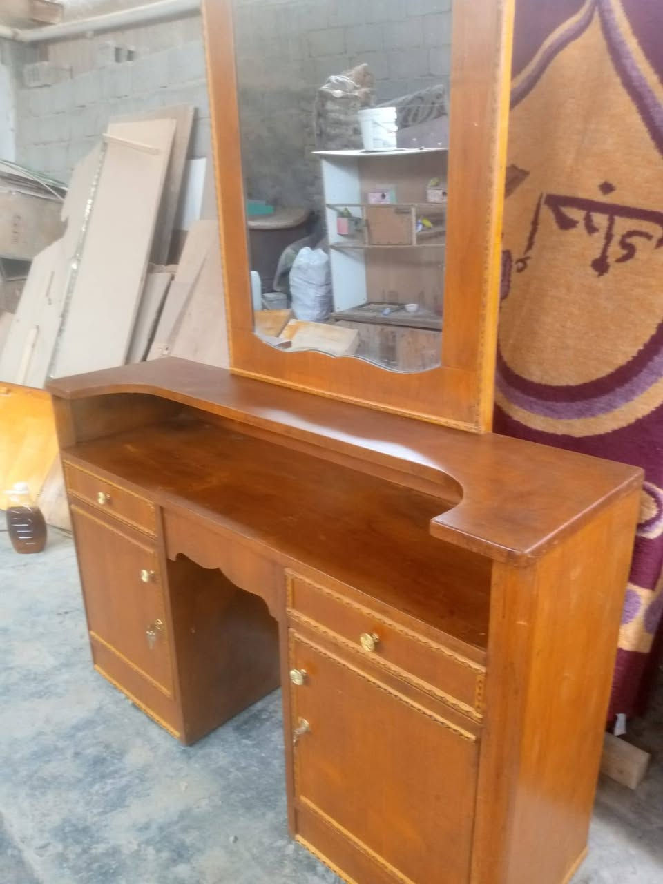 ميز مرايه • نضافه • توصيل