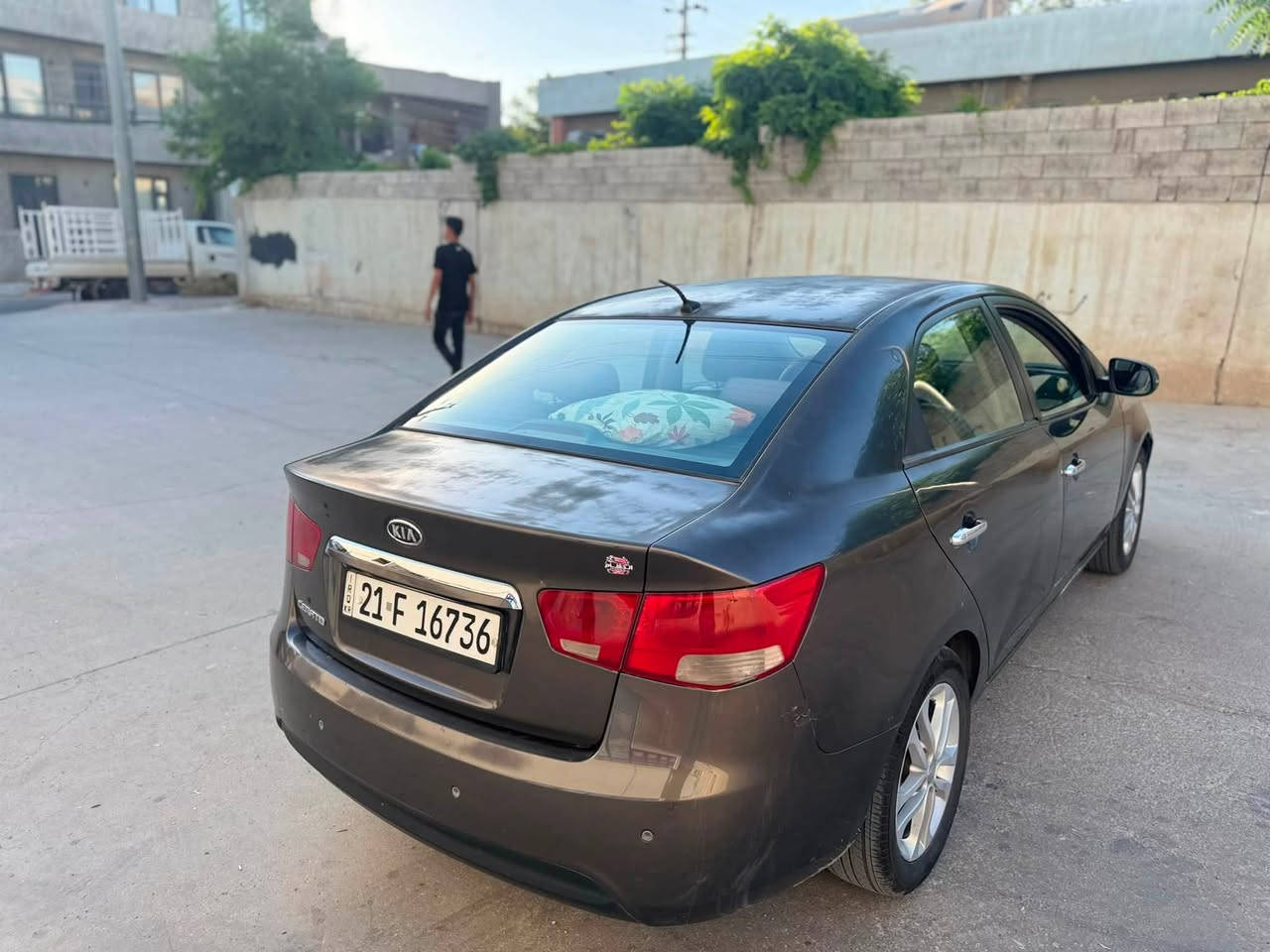 کیای سیراتۆ مۆدێل ٢٠١١
ڕەنگی نەوتی 

تەنها نیو دەرگاو ئەو تۆزەی پێشەوەی تەعدیلە بێ ناو بێ ئێرباگ سەقف و سنوق و بۆنیت کاڵبونەوەی هەیە

٢٣٨٠٠٠ کم ڕۆیشتووە 

سەیارەکە تا بڵێیی جایزە ٤ تایەی لۆکی لەسەرە 

کامل تەحەکوماتی سەر سوکانە 

٦ گێڕە 

گێڕ و مەکینەی بەشەرت بێ تەقەو ڕەقە سەیارەکە کالم جایزە 

موشتەریت لە خزمەتام نامە بنێرە 

***********
