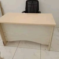 ميز مكتبي • للبيع