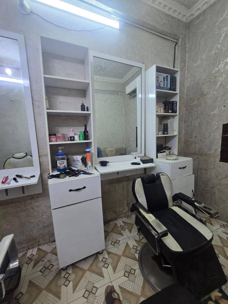 ديكور حلاقه كامل ونضيف كلش ومسويهن 630الف لي يعجبه يخابر ويدلل ***********
