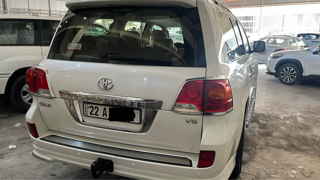 کوردی//عەرەبی
🚗 بۆ فرۆشتن: لاندکروزەر GXR V8 مۆدێل ٢٠١٣ 🚗
سەیارەیەکی زۆر خاوێن و بێ عەیبە، هیچی نییە ، و چوار تایەی نوێشی لەسەرە!
زانیارییەکان:
 مۆدێل: ٢٠١٣ (GXR V8)
 ڕەنگ: سپی
 ڕۆیشتن: ١٩٠ هەزار کم
 دۆخی مەکینە: بە شەرت، هیچی نییە و سیارە کڵینە (Clean)
 جەستە: تەنها ٣ شوێن تەعدیلی هەیە، بێ کێشە
 تایە: ٤ تایەی تازەی لەسەرە
مواسەفات:
 سلاید (سەقف کراوە)
 شاشە و کامێرا
 سوکان ڤۆلیۆم
 کوشن و ناوەوەی زۆر خاوێنە
نرخ: [٣٥٥وەرەقە] معامەلەی برایانە 📞☎️[***********]

عەرەبی

🚗 للبيع: لاندكروزر GXR V8 موديل 2013 🚗
سيارة نظيفة جداً وبدون أي عيوب، كليين (سليمة) وبدون مشاكل، مع أربع إطارات (تخم أونصات) جديدة!
المعلومات:
 الموديل: 2013 (GXR V8)
 اللون: أبيض
 المسافة المقطوعة: 190 ألف كم
 حالة المحرك: بشرط الفحص، بدون أي كفالة وسيارة كليين (Clean)
 البودي / الجسد: فقط 3 أماكن تعديل (تعديل بسيط)، بدون مشاكل
 الإطارات: 4 إطارات جديدة
المواصفات:
 فتحة سقف (سلايد)
 شاشة وكاميرا
 تحكم ستيرن (سوكان ڤوليوم)
 الفرش والداخلية نظيفة جداً
💵 السعر: 355 ورقة ($35,500)
📞☎️ رقم الهاتف:***********

معاملة أخوية أربيل, العراق
