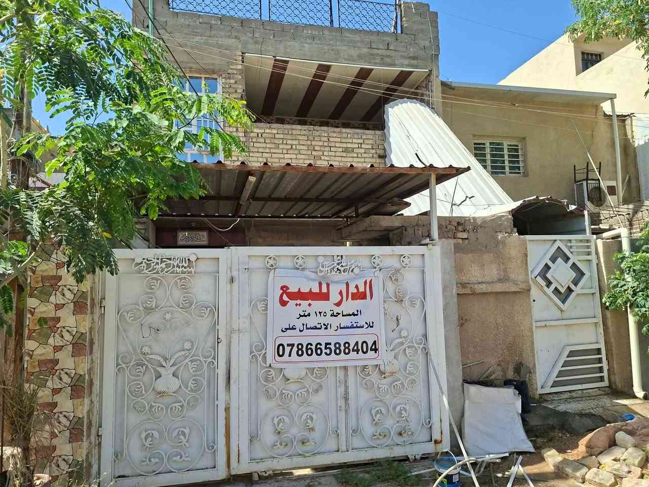 فرصة سكنية مميزة في حي العامل - للبيع
للبيع بيت طابقين في حي العامل، محلة 801 
تفاصيل العقار:
المساحة: 125 متر مربع.
البناء: البيت يتكون من طابقين؛ الطابق الثاني بناء حديث  والطابق الأول بناء قديم (مما يمنح المشتري فرصة لتجديده حسب ذوقه الخاص أو استغلاله كما هو).
التصميم: الطابق الثاني يحتوي على درج خارجي مستقل (قابل للإبقاء عليه أو إزالته حسب الرغبة وتصميم المشتري 
إمكانية استثمار الطابق الثاني كشقة منفصلة أو دمجها مع البيت بالكامل.
ملاحظة: يتوفر فيديو تفصيلي يوضح تفاصيل الطابق الثاني  وبالإمكان المعاينة المباشرة للطابقين للوقوف على التفاصيل كافة.
📞 للاستفسار والتواصل:(***********)
