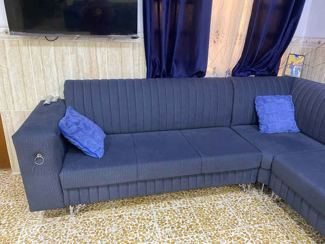 أغراض للبيع 🏠 !!!!!!
طخم اللون فيلي على زراق طول 10 متر سعر 500

طخم اللون الجوزي طول 10 متر سعر 400

شجرة كرسمس طول 180 مع ملحقاتها بلونين الأحمر و اللون ابيض×فضي سعر 150 وبيها مجال 

تواصل على الرقم ***********
