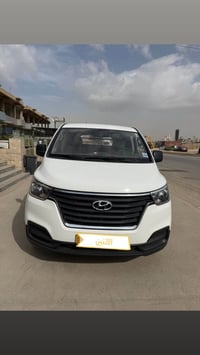 H1 فان • ٢٤٠٠ بنزين • ماشي ٦٢٠٠٠