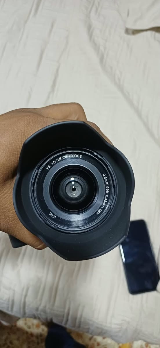 كامير سوني للبيع
كاميرا سوني a7  
فول فريم غنية عن التعريف مع عدسة 
سوني 28/70
شتر 8k مع بطاريتين وشاحنة السعر 750 الف 
المكان البصرة 
رقم الهاتف وتساب ***********
