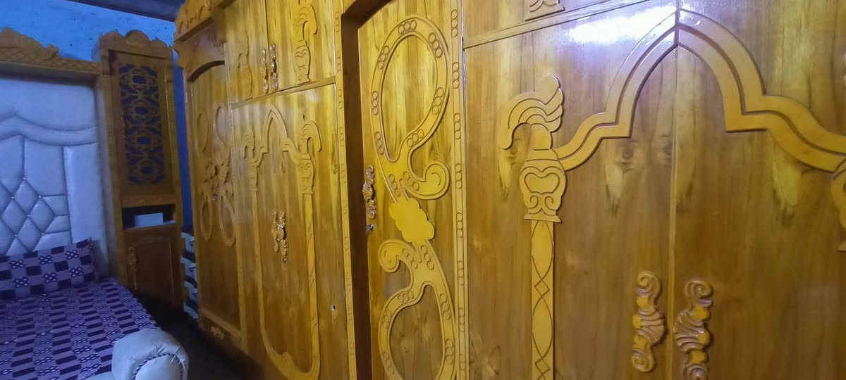 للبيع غرفة نوم اخت الجديدة سعرها 900 وبيها مجال للشراي تواصل ***********

