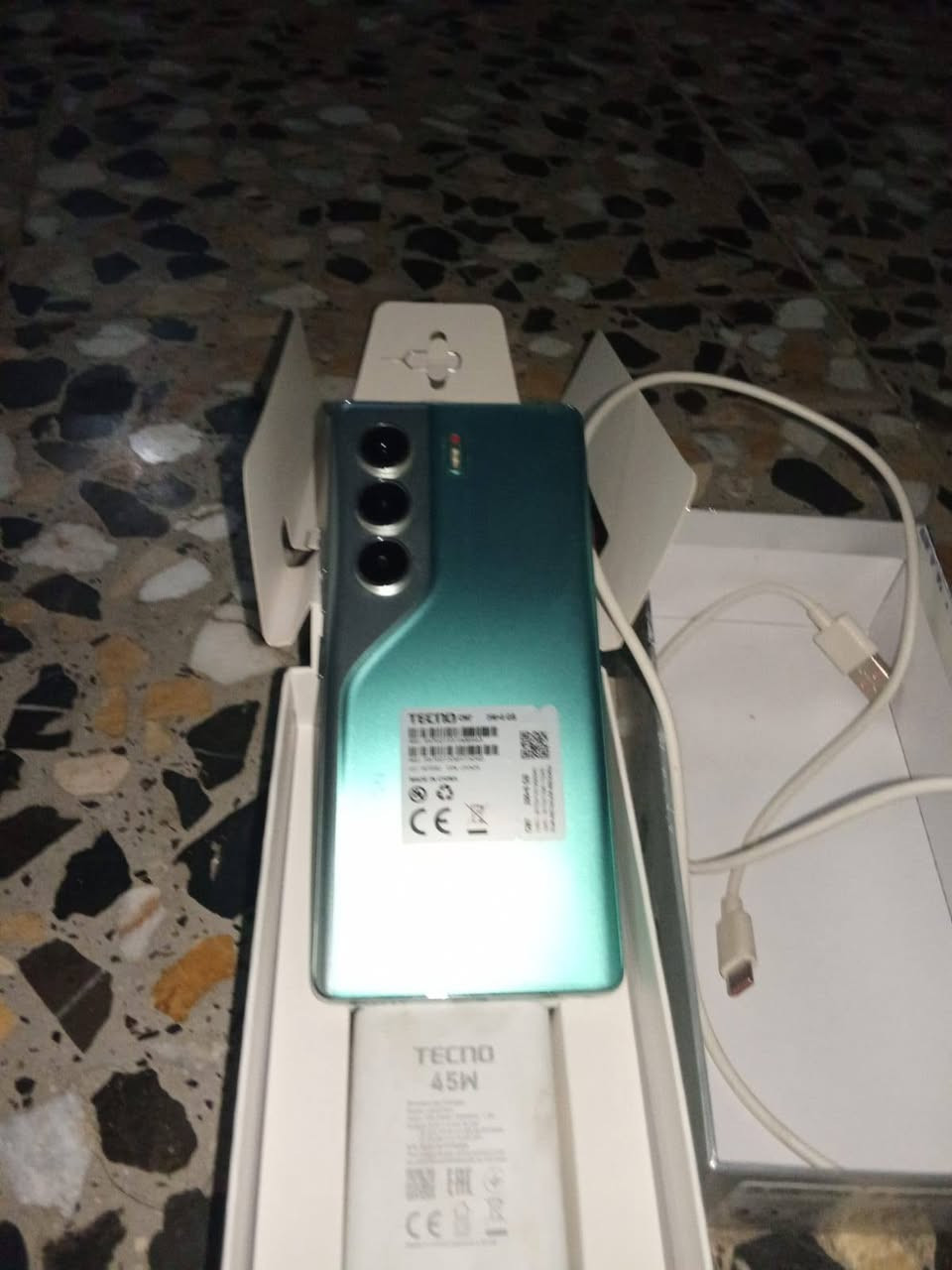 تيكنو كامون ٤٠ برو 5G • ٢٥٦ جيجا • رام ٨+٨