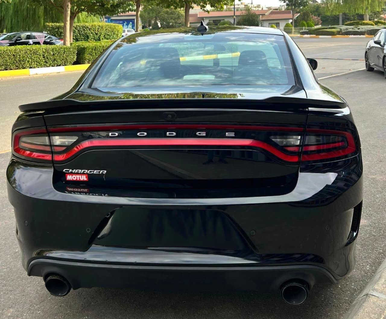 دوج جارجر 2023 اصدار الاخير Last Call
مواصفات SXT مكینة حجم 3600
ماشیة 72,200 کم. حيل حلوة ونظيفة 
شاشة جبیرة
حساسات خلفي بلادي 
سماعات ساوند سیستم الباین
بقية مواصفات المعروفة ل اس اكس تي
سيارة نظیفة بدون نقص، كهربائیات، صدر، امامي حدادي، تبرید مكينة، كير ، بشرط.
حادثها خفیف جانبي، بجم و خلفي كبس. ارباک بس بردە، راجعە بلادی.
جاملغ خلفي صبغ، باب كلير امريكا.
سيارة باسمي ، تسجيل اول مرة، ( سیارة البیت)
تحویل نفس الیوم.
رقم السلیمانية ، مكان السیارة سلیمانیة.

رقم صاحب السیارة
***********

نص مكتوب في الصور:
- HONOR Magic V3