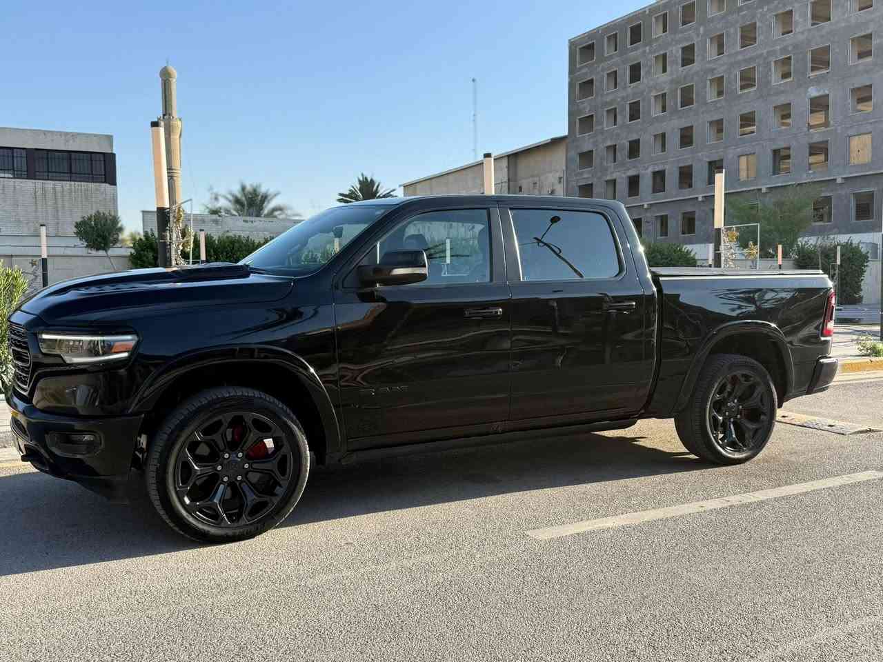 للبيع رام لمتدد 2022 وارد كندي كلين
📍 الممشى: 139 ألف كيلومتر

سيارة نظيفة جداً، استخدام شخصي، بحالة ممتازة.

المواصفات :

✅ شاشة تيسلا كبيرة

✅ 5 كاميرات مع رؤية 360 درجة

✅ جكات 

✅ مقاعد جلد تدفئة وتبريد أمامية وخلفية

✅ بدي قصير – باب طويل

✅ داتا شو 

✅ قيادة ذاتية

✅ رادار

✅ نظام النقطة العمياء 

✅ والعديد من المواصفات الأخرى التي لا يسعها الإعلان.

السيارة جاهزة ولا تحتاج أي مصروف، والفحص مرحب به.

📞 للاستفسار والمعاينة يرجى التواصل على الخاص أو الاتصال مباشرة.***********
