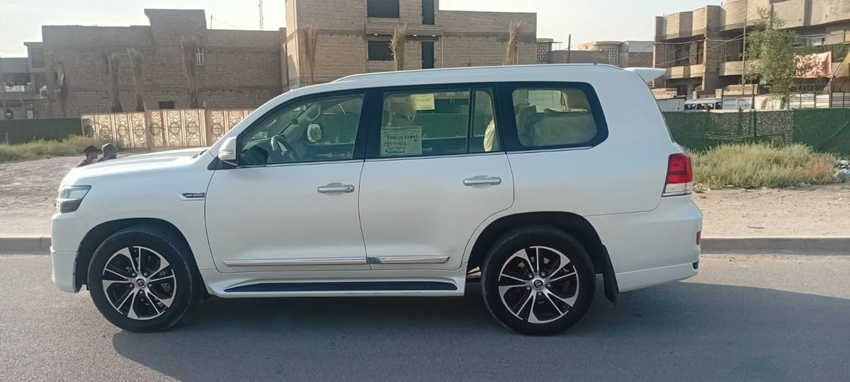 السلام عليكم للبيع لاندكروز موديل 2021ماشية80الف السيارة خليجية مكفولة الرقم بغداد ‭***********‬
