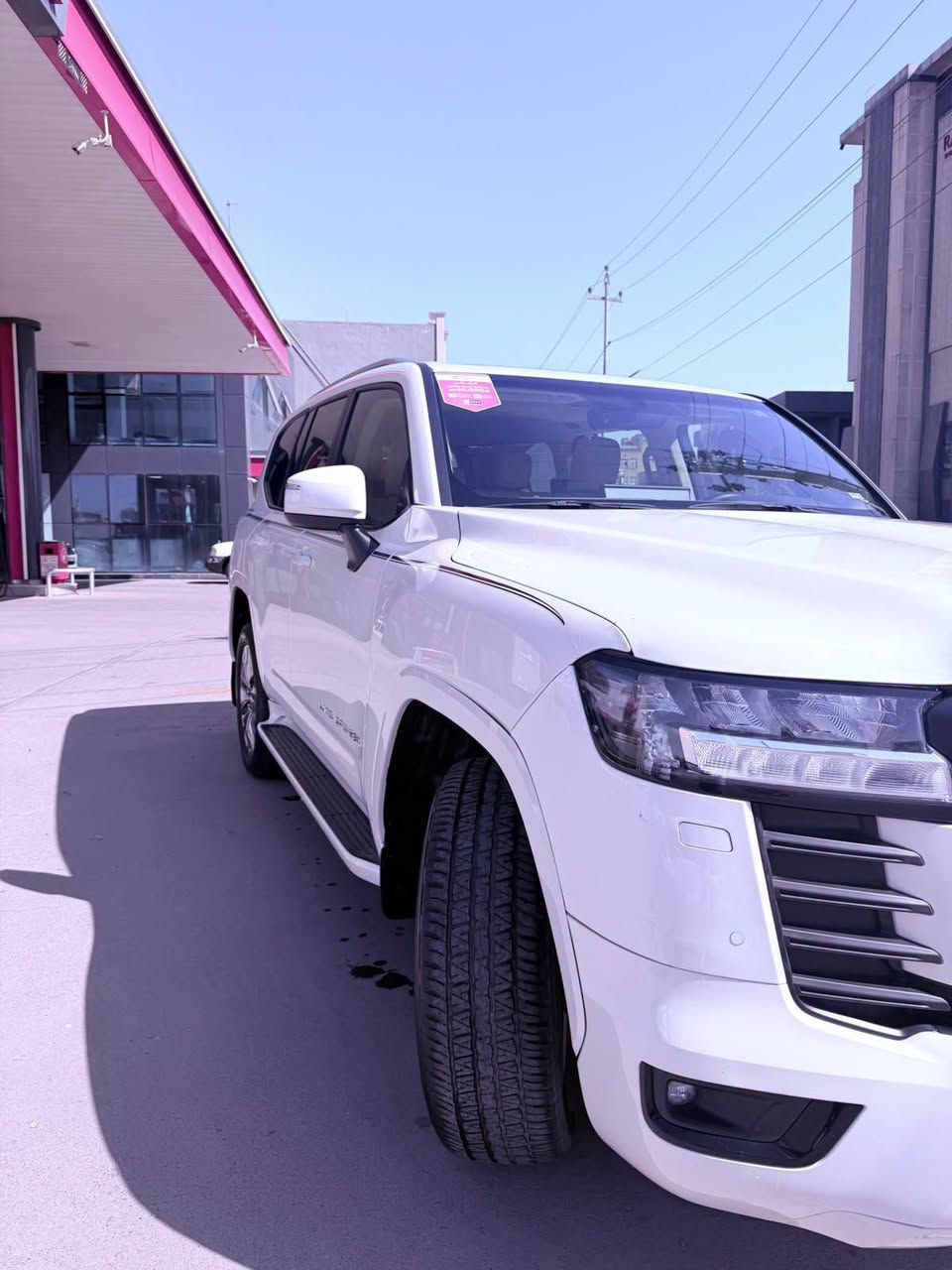 بسعر مناااااااسب جدا
‏‎سلام عليكم 
سااااااااز
� لاندكروزر  SAS 2024 GXR - 🌟 
🔹 المواصفات العامة:
 • موديل: 2024 
 • المكينة: 4000 CC تنفس طبيعي 
 • ماشيه  فقط  73000 كيلو – وقابلة لزيادة
 • بريم اصل  
⁠4 كامرات (360 درجة)
فتحة سقف (سلايت) 
بصمات ابواب عدد (5)
شاشات خلفية عدد (2) 
الكراسي الامامية كهرباء 
كراسي الامامية تبريد 
كراسي (7) راكب كهرباء 
مقاعد (7) راكب جلد
ثلاجة وسطية 
جنطة كهرباء 
داخل صاج 
تشغيل عن بعد 
شاحن واير ليس
حساس امامي خلفي 
مري طي كهرباء مري 
 • رقم  شمالي بأسمي 
 • مكفولة من كلشي عدا بارد على كد شبر بالبنيد
🔹 الرفاهية والتجهيزات:
 • نظام تحكم منفصل بالتبريد للمقاعد الخلفية
 • شاشة وسطية كبيرة ونظام صوت فاخر
 • فتحات USB، بلوتوث، أنظمة أمان حديثة
:السيارة جديده 

للإستفسار الاتصال ع الارقم التالي 

‏ ‭***********

تحياتي لجميع
