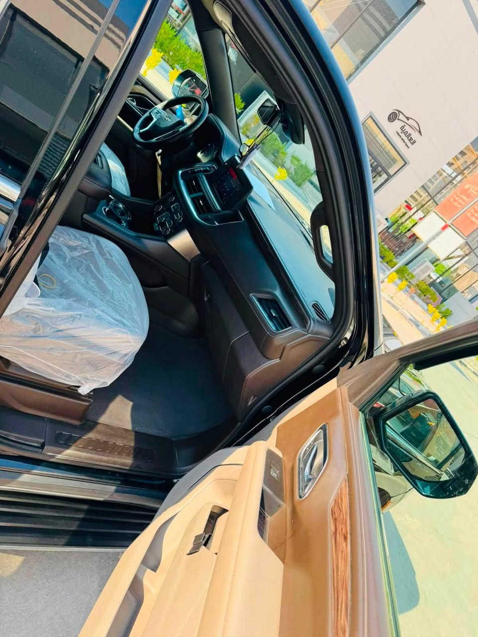السلام عليكم. تاهو خليجي 2021 LS رقم اربيل بأسم صديقي مو شركة تريد مداور او وكاله.
كفاله من صبغ و معجون بس طخه بسيطه موضحها بالصوره. كير محرك تبريد هم كفاله. 
السياره جاهزه من كللشي تخم تاير جديد  تبريد 3 قطع  ثلاجه  تحكمات كشنات كهرباء.  مواصفات LS معروفه.  
مكاني نجف ***********
