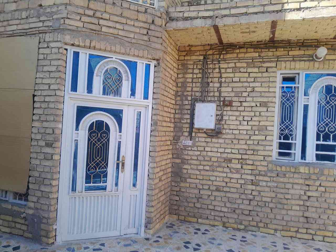 بيت للبيع رقم معامله باسمي واصله للتقييم  ٢٠٠ م ميسان حي القاهره الثانيه طابقين مكون من ٥ غرف نوم ٢ صاله ٢ مطبخ واستقبال مع ٣ صحيات للاستفسار اتصال على الرقم *********** يرهم مراوس.
