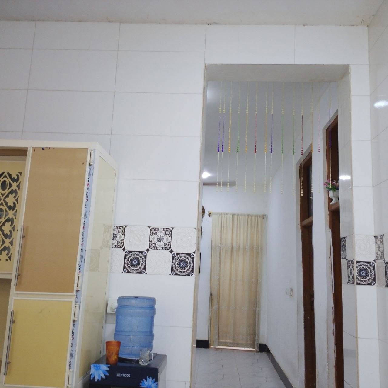 بيت 200مصفر معروض للبيع بالسفحة الأولى معاملة كاملة بالبلدية يتكون البيت من غرفة نوم واستقبال وصاله ومطبخ وصحيات داخلية وخارجية وحديقة حلوة البيت بناء سنة 24 من الطابوق والأرضية بورسلين والجدران سيراميك والسقف صب مسلح  بالخدمات  تبليط  ومقرنص ونت  ضوئي  الشراي يتصل على راعي البيت ***********
