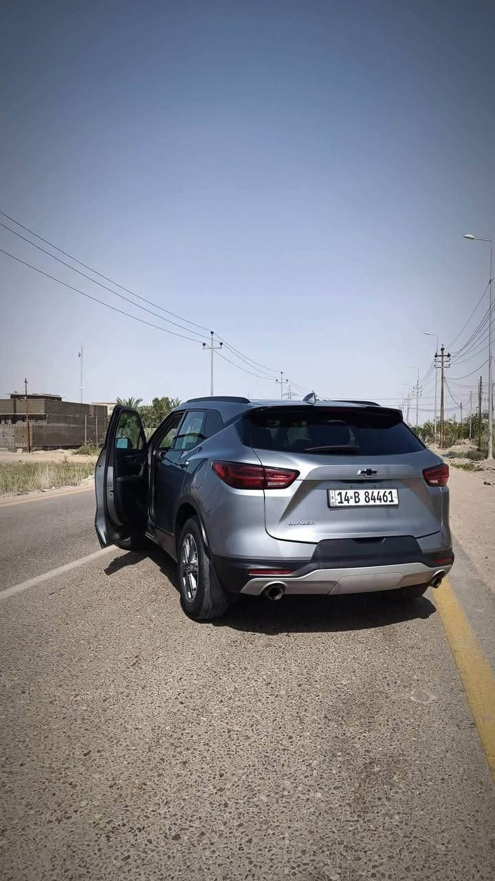 بلايزر 2024 Lt2  محرك 2000 تيربو ضربه خفيفه بارد فقط بالجاملق الخلفي الايمن والايرباكات الجانبيه شاشه كبير لمس كار بلي بصمه تشغيل بصمه ابواب اربعه تشغيل عن بعد النقطه العمياء جنطه كهرباء كشن السايق كهرباء تبريد مكينه كله شغال برغي مامبدل بيهه سياره جديده ماشيه 41000 كيلو متر بأسمي السياره تحويل ثاني يوم سعرها 205 ورقه العنوان البصره الهارثه سيد سامي ***********
