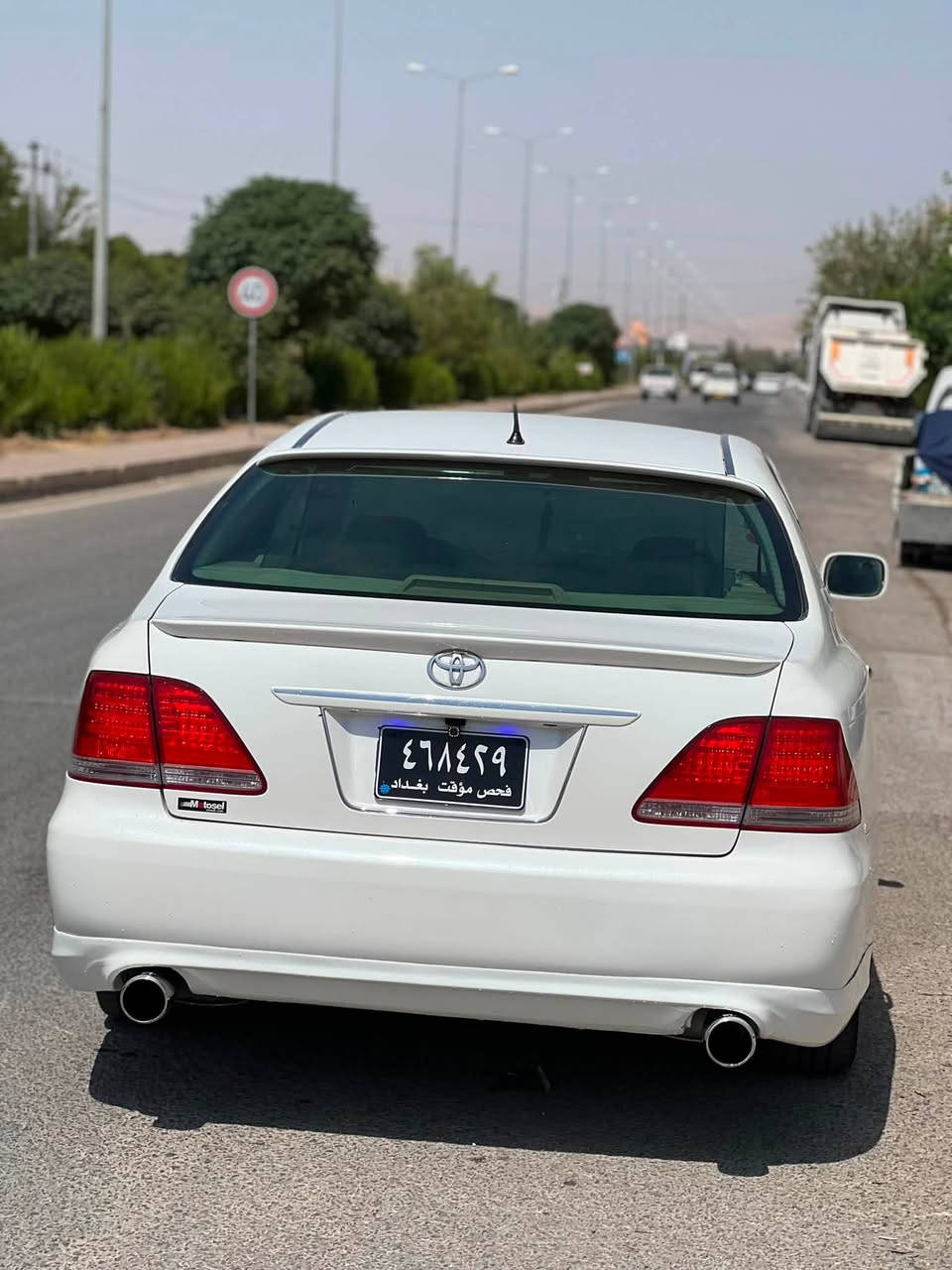 شاهينة مووس ٢٠٠٥ ١٨٢ بێ دوکەل
٣ دوگمةي پةردةي ناوزةرد
٢ پارچەی بۆیاخی ئەوروپایە بێ لێدراو
کۆدی هەیە بارکۆدی وەرگرتوە
کامل کراوە بەسپۆرت 
شاشەی کراوە بە تێسلا کامیرەیە 
بێ چالو شخوتە بێ تەقەو رەقەیە
کامل مەسروف کراوە سیعری ٦٧ گەلاو مەجالێکی برایانە
لەشارەزوورم ***********
