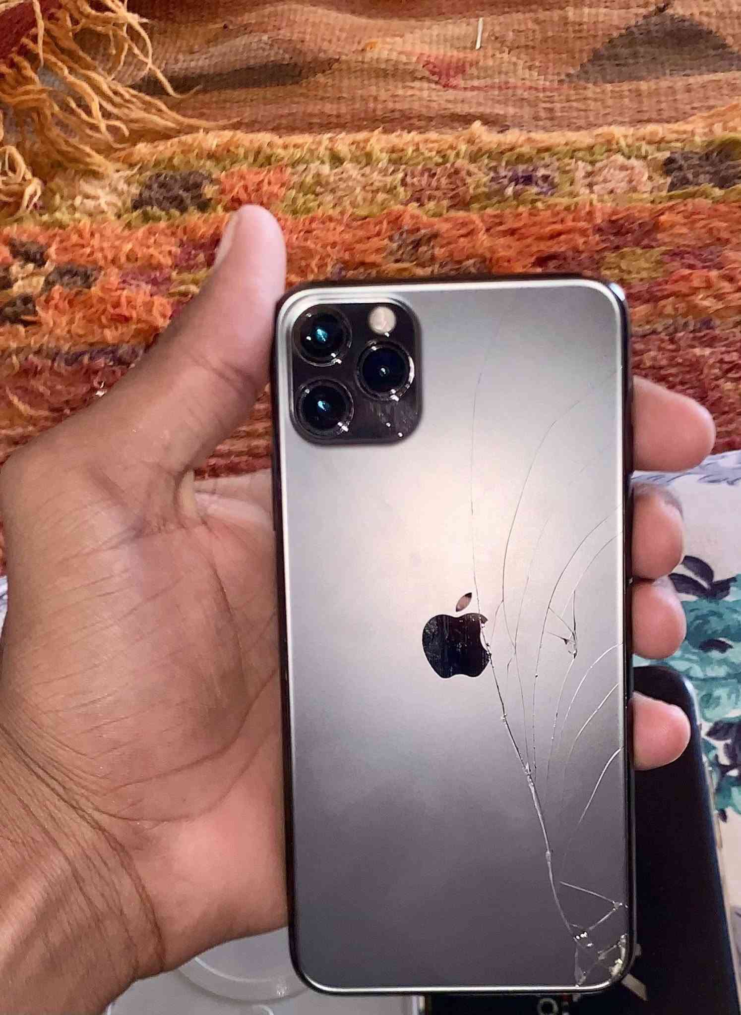 سلام عليكم ١١برو ماكس للبيع
جهاز نضيف مثل مابالصور 
فقط مستبدل شاشه فيس أيدي متوقف+بطاريه74+3كفرات
جهاز عربي شرق اوسط السعر٢٢٠وبيه مجال للاستفسار خاص فقط أو واتساب ع الرقم‭***********

