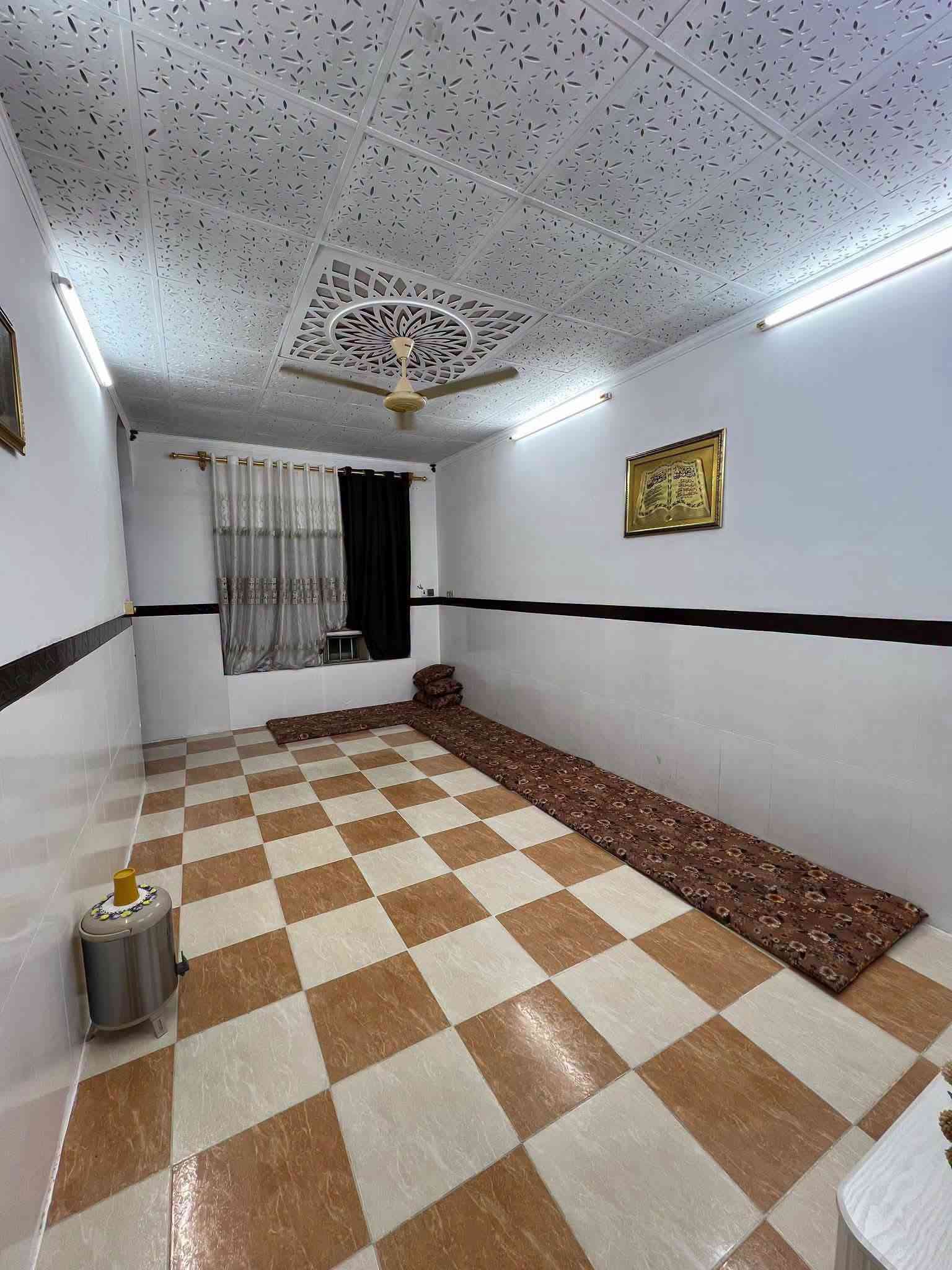 🌹دار طابو صرف للبيع طابق واحد بناء نظيف موقع كركوك حي الأسرى مقابل صيدلية الجواهر
المساحه 140 متر واجهه 7متر 
يحتوي على غرفة نوم واستقبال ومطبخ وهول وصحيات وكراج سيارة ودرج داخلي وبيتونه
موقع مميز جدا منطقة هادئة وراقيه 
السعر 125 مع المجال ***********☎️

