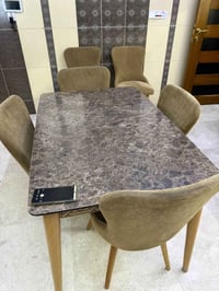 طاولة طعام • ٦ كراسي • مستعمل