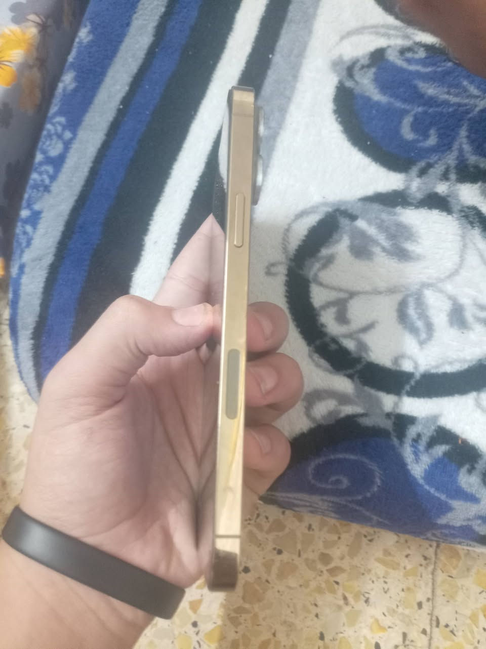 سلام عليكم عندي ١٣ برو ماكس البيع ذاكرته ٢٥٦
بطاريه ٨٠ بي فطر بل كلاز ما مبين
 ٦٠٠ و بي مجال مكاني كراده
***********
