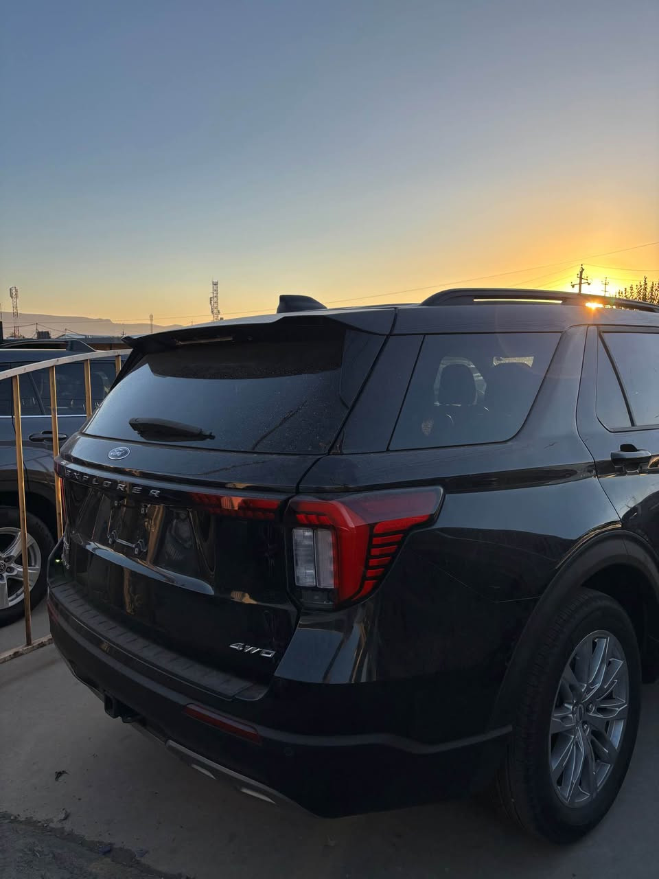 Ford Explorer 2025 4wd
فۆرد ئێکسپلۆرەر
مۆدێل ٢٠٢٥ 
دەبڵ ئەکسڵ
بۆنیتەکەی پەڵەێەک ساری هەیە وە چەمەلخەکەشی بە هامان شێوە بێ بۆیاخ
بۆ نرخ ٢٩٧ گەڵاو معامەلە 
بۆ پەیوەندی *********** السليمانية, العراق
