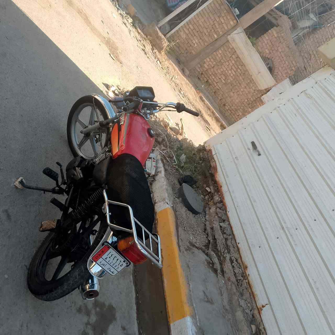 سيفان موديل 20
مكينة نظيفة ناعمه خرسه شلعه معدل 
كهربائيات كلها شغاله نكره سلف وهندر 
بغداد الحسينيه ***********
400 بيه مجال
