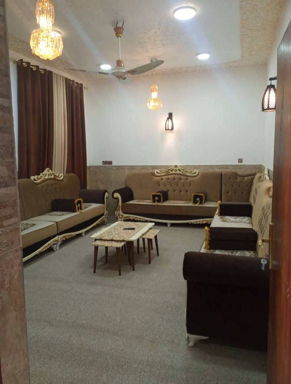 بسم الله وعلئ بركه الله
بيت طابو للبيع.
مساحه 300 متر بناء طابوق جمهوري بناء درجه اولى السقوف صب.الطابق الاول يتكون من غرفتين نوم استقبال و صاله ومطبخ وصحيات داخل وخارخ.الطابق الثاني غرفتين نوم وصاله وصحيات.يرهم مراوس بمشتمل بناء حديث للاستفسار اكثر اتصل ***********
