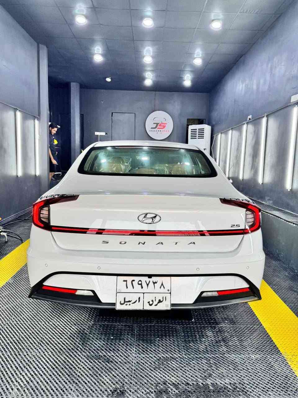 سوناتا 2020 خليجي اربيل باقي سنه ونص وتنتهي تريد وكاله او تحويل مضمون  مكفوله من ضربه وصبغ وتبديل وفتح ماعدا بنيد بيه بارد صغير  وباب بي بارد الباقي جديد وسياره احلا من الصور مكينه 2500 كفاله وكير كفاله جاهزه من كلشي حداديه جديده وتبريد ثلج وتخم تاير ومواصفات نص فول السعر 142 وبيه مجال للشراي مكاني بصره ياسين خريبط الشراي يتصل مامتواجد على الفيس رقمي *********** او *********** البصرة, العراق
