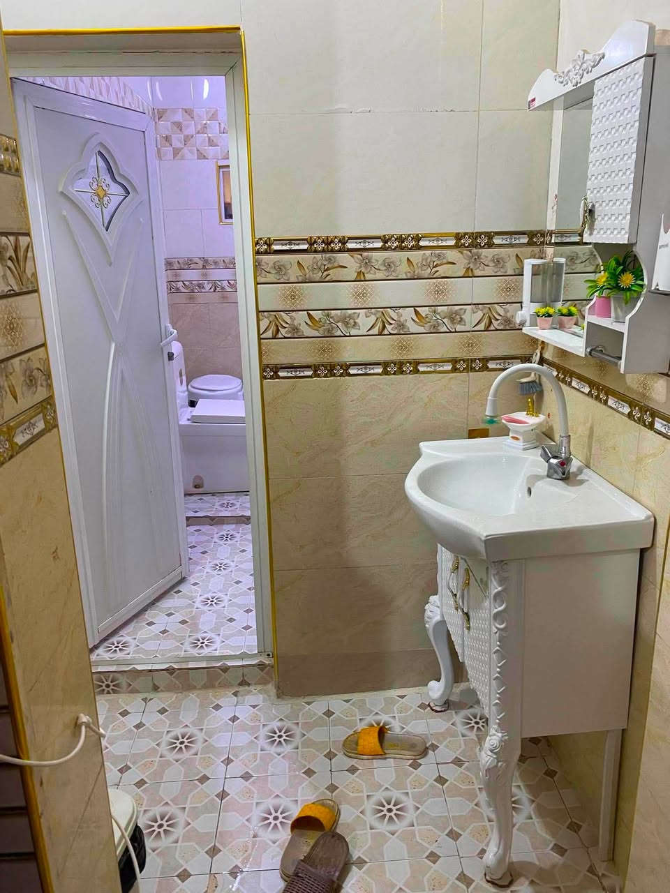 يالله 
بيت للبيع الصخيين 
مساحه ٢٠٠ متر شارع المصطفى 
بيت نظيف ومرتب بناء طابوق اعكاده وسطح اشتايكر 
٣ غرف و صحيات داخليه خارجيه 
و ديوانيه و مطبخ حار وبارد  
بيت جاهز وكامل 
يبعد عن الشارع السايدين 100m
ماي مجاري وكهرباء
سعر٨٠مع مجال
للاستفسار ***********

