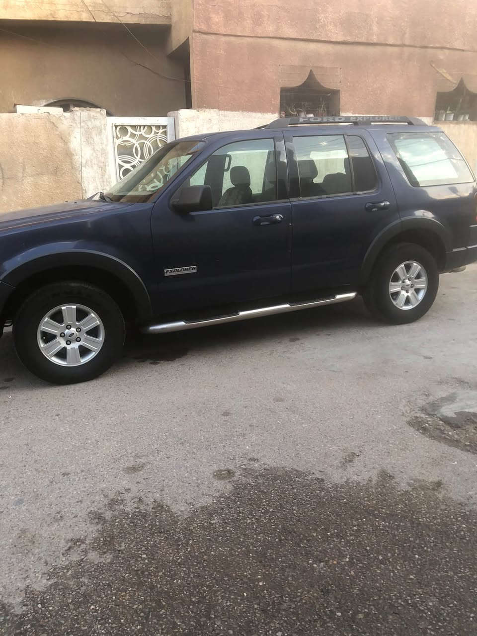 السلام عليكم للبيع فورد اكس بلورر ٢٠٠٧ مكينه وكير بلاد جدد تبريد قطعتين وارد امريكي  ٥ راكب تخم تاير جديد رقم بغداد وهزه جديده بسمي  السعر ٨٥ وبيهه مجال *********** عنوان بغداد البياع
