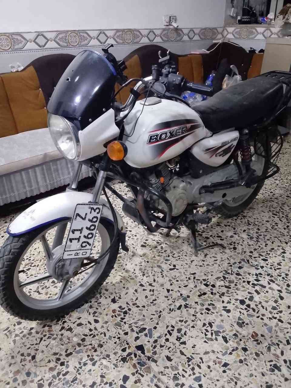 سلام عليكم دراجه للبيع بوكسر موديل ٢٠١٨ نضيفه وحلوه وخير من الله( رقم وسنويه ) مشروع وطني كربايات كلها شغاله شغاله  لمكينه يمكن مجفته سعرها ١٤٠٠وبيها مجال رقم ***********
