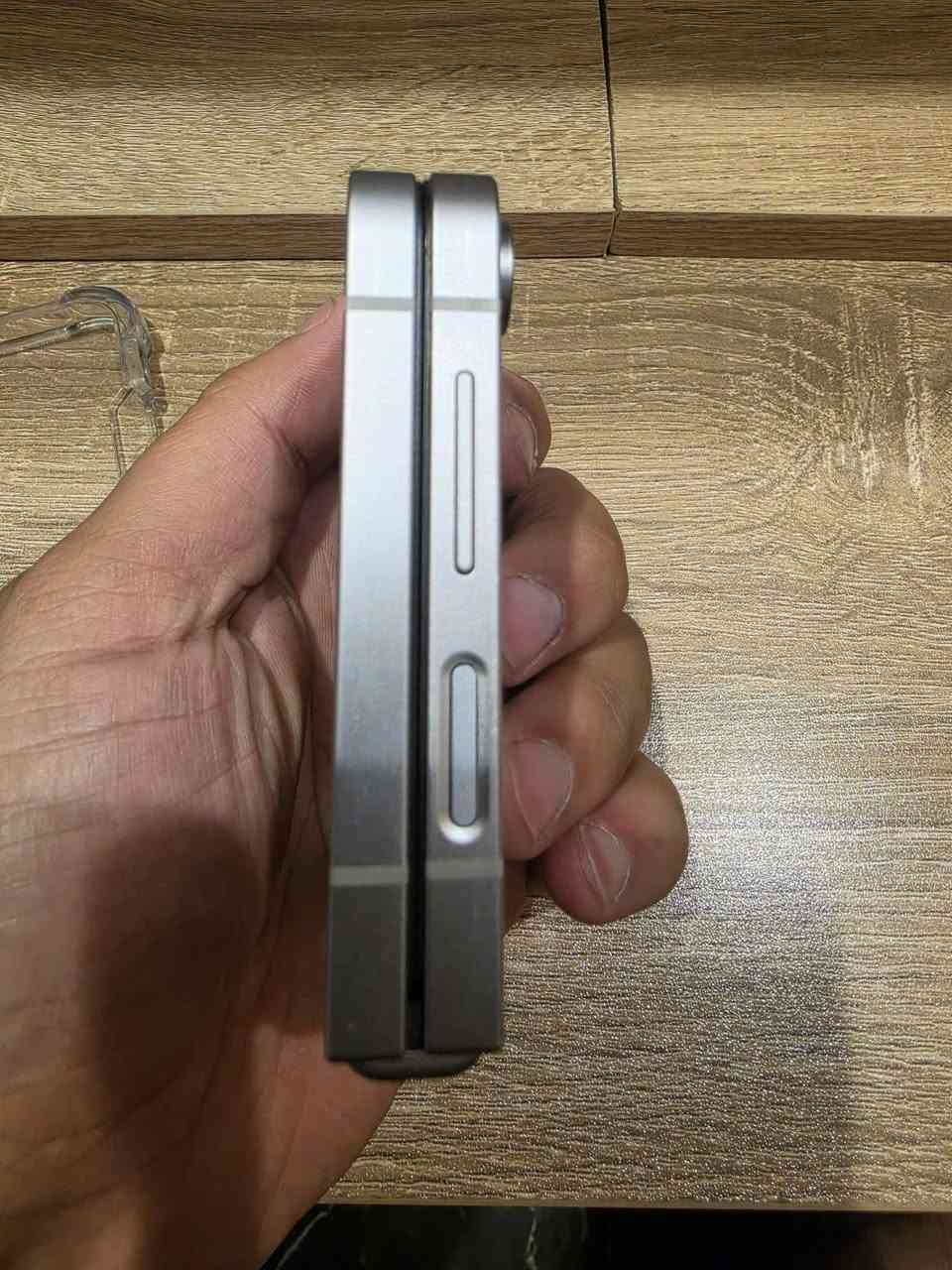 Samsung Flip 6 512GB
سامسونك فلب ٦ ذاكره 512 GB نظافة الجهاز ١٠٠% بي نقطه وخط خفيف بالشاشه الداخليه بالصفحه بالنص موضحات بالصور والفديو ممأثره على كلشي شغال كله ١٠٠% تسوي دارك مود بعد متبين الجهاز عربي كامل سيم كارت شغال فيس ايدي وبصمه هم شغالات الجهاز بدون مشاكل ويا كفر شفاف 
الذاكره نص تيرا 

السعر ٣٥٠ الف 
مكاني بغداد الاعظميه 
***********
***********
