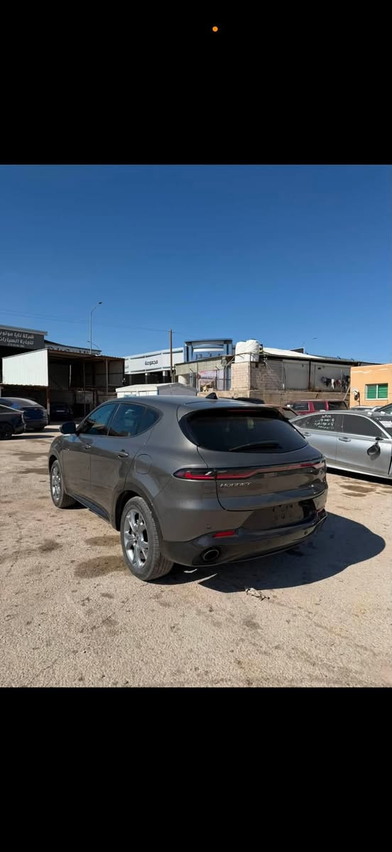 ⭕️للبيع ⭕️
دودج هورنت هايبرد بدون حادث
السعر اخر المنشور 👇🏼

‏Dodge hurnet R/T( blug-in-hybrid )
موديل :2024 
حجم المحرك : 1.3 لتر توربو 4 سلندر 
الكير : 9 سرعات 
نظام الدفع : فور ويل (AWD)

⭕️المواصفات : 
كشنات ألكنتارا
تحكم الكشن كهربائي 
تدفئه بالكشنات 
تدفئه بالستيرن 
دخول ذكي 
مرآة جانبية شفط + اشارة + رادار + هيتر 
شاشة كبيرة تدعم Android و Apple CarPlay 
رادارات امامي + خلفي 
 نقطة عمياء + خروج عن المسار + مثبت سرعة 
شحن لاسلكي Wireless
حساسات و كامرة خلفية 
ويل حجم 18 
ألخ...

⭕️ملاحظة : السيارة بدون حادث بدون صبغ بدون ايرباك 
⭕️مكان السيارة : بغداد دخول جديد رقم اربيل 
⭕️للأستفسار : خاص او واتسآب /***********
⭕️صور الحادث 👇🏼

السعر / 15000$ وبي مجال بسيط
