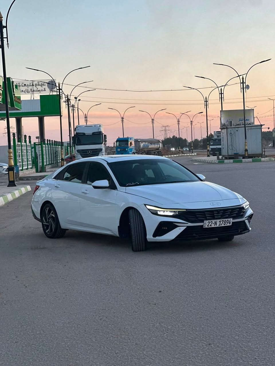 🚘 للبيع | هيونداي إلنترا SEL موديل 2025

▫️ الموديل: 2025
▫️ الفئة: SEL (مواصفات كاملة)
▫️ اللون: أبيض
▫️ الوارد: أمريكي 🇺🇸
▫️ رقم التسجيل: أربيل
▫️ الممشى: 29 ألف ميل

✅ محرك 2.0 لتر اقتصادي
✅ ناقل حركة أوتوماتيك IVT
✅ تشغيل بصمة + دخول ذكي
✅ تشغيل عن بُعد
✅ شاشة لمس
✅ Apple CarPlay & Android Auto
✅ كاميرا خلفية
✅ شاحن لاسلكي
✅ مثبت سرعة
✅ نظام المحافظة على المسار (Lane Keep Assist)
✅ نظام التحذير من الاصطدام الأمامي مع الفرملة التلقائية
✅ مراقبة النقطة العمياء
✅ جنوط ألمنيوم
✅ وسائد هوائية وأنظمة أمان متكاملة
✅ استهلاك وقود ممتاز

📌 تفاصيل الضرر بكل شفافية:

* ضرر الوارد كان قطعتين فقط: البنيـد والجاملغ الأمامي من جهة الراكب.
* يوجد رصعات بسيطة بالقمارة ناتجة عن الشحن إلى العراق، وما زالت على حالها بدون تصليح.

✔️ السيارة نظيفة جداً، والفحص مفتوح بأي مكان للجادين.

📞 للاستفسار والمراسلة على الخاص أو الاتصال.***********
