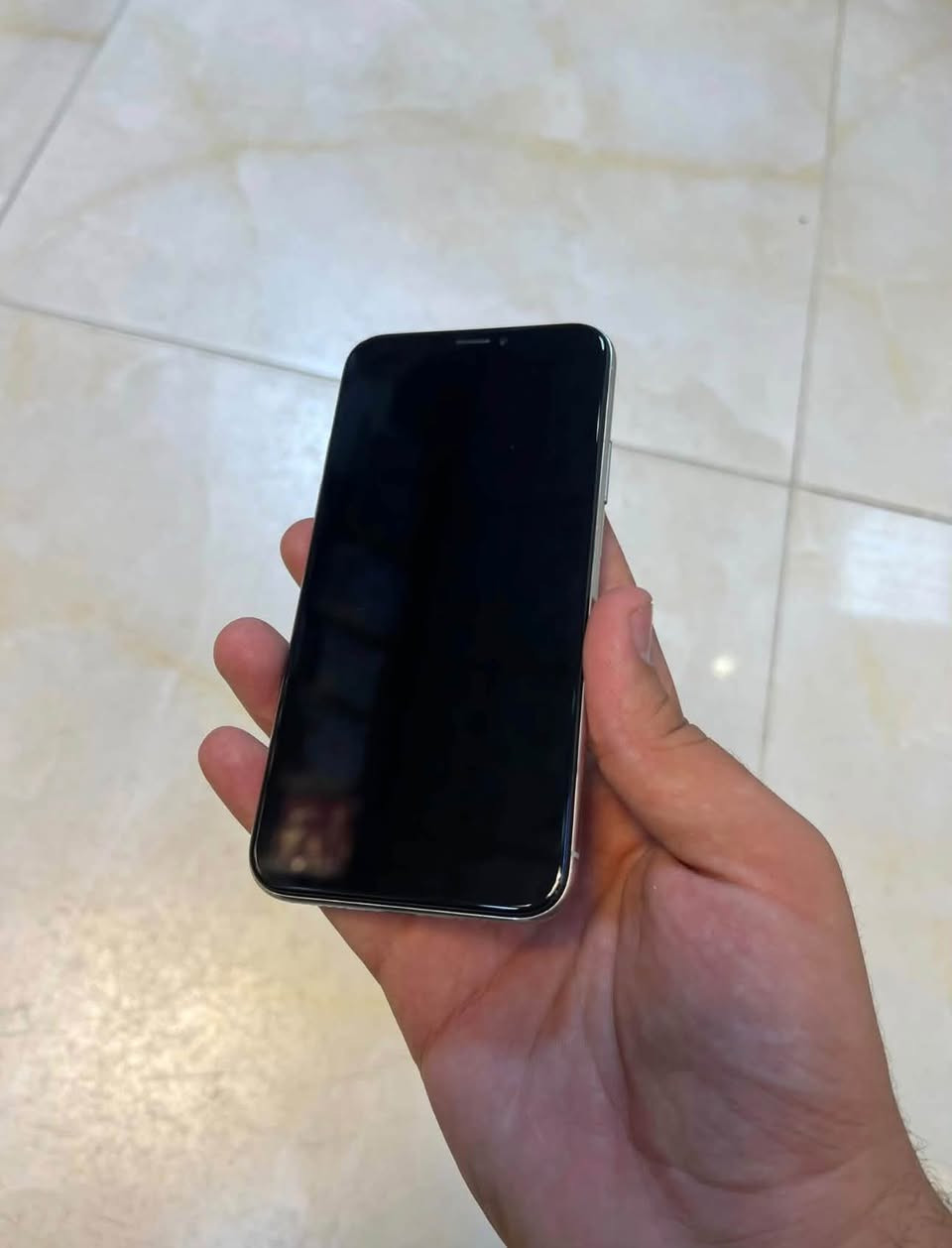 آيفون اكس

ذاكره 256 
بطاريه 100 
جهاز ما بي أي خلل فيس إيدي شغال لا تدخل تكلي شبي ما بي كلشي ذاكر جهاز كلش نضيف وعيد واكرر خالي من أي عطل 
سعره 150 
مكاني بغداد 
***********
