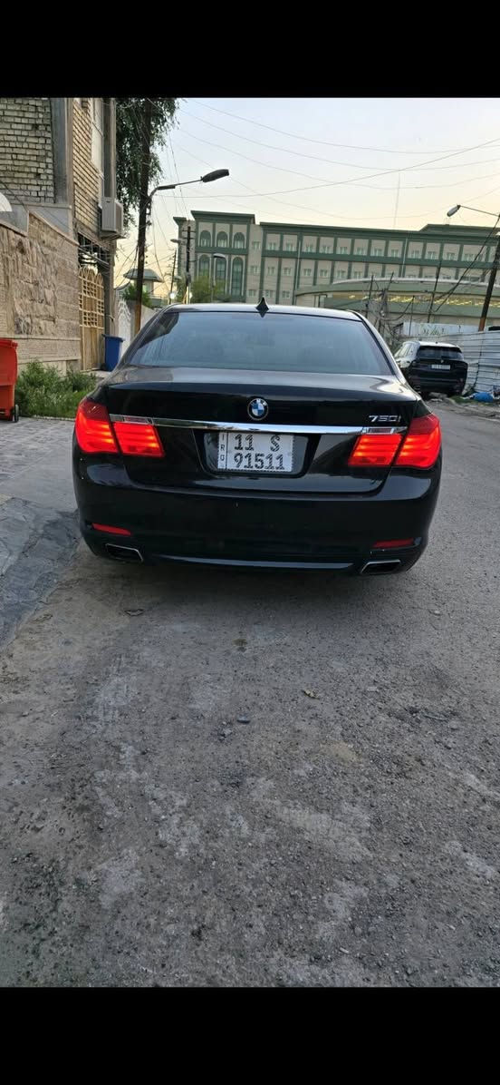 السلام عليكم 
Bmw f01 750i 2011 اسود 
فول مواصفات و مواصفاتها معروفه باب قصير 
ضربتها صفحه باب و جاملغ امامي و الصندوق ول قماره صبغتهن لان جاردات 
السعر 120 ورقه و بيها مجال فقط بيع بدون مراوس 
بدون خاص فقط على الرقم 
مكانها بغداد الكراده 
***********
