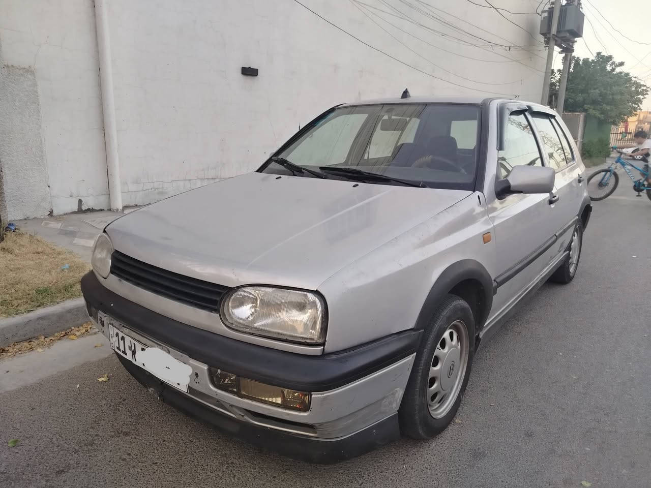 كولف MK3 موديل 1994 رقم بغداد باسمي
رقم وهزة جديدة
تبريد وصدر وكير تمام.. المحرك بي تبخير
سيارة بية قطعتين صبغ 
السعر 37
مكان سيارة الغزالية 
***********
