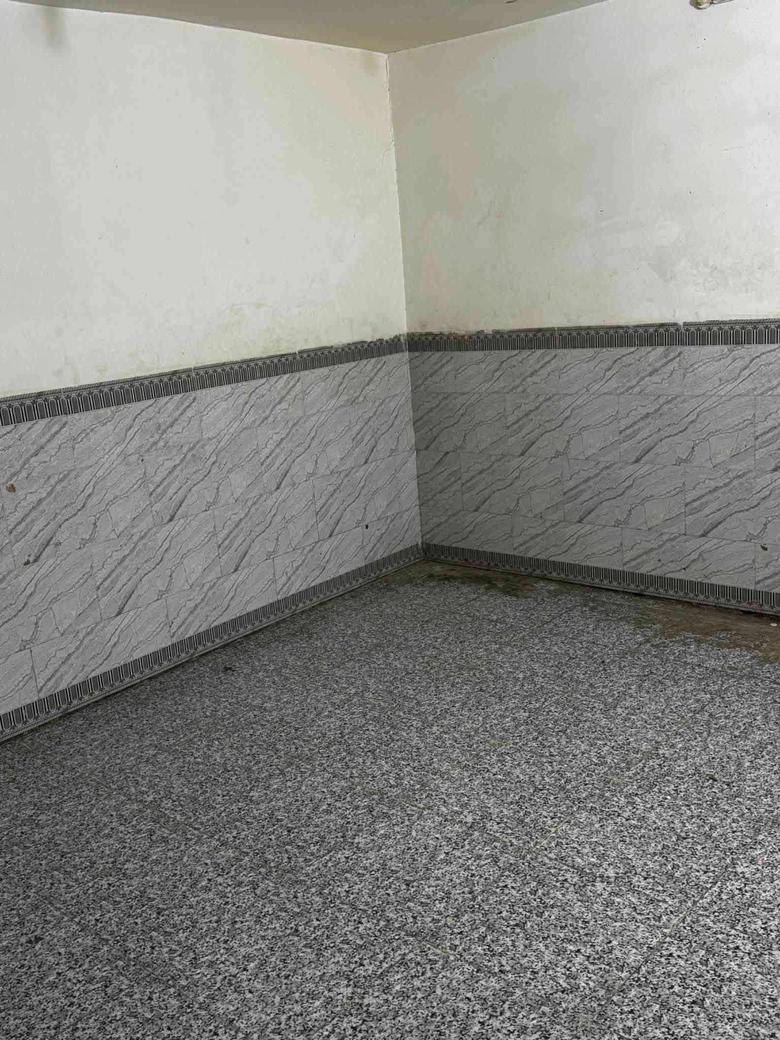 بيت للإيجار • الجمهوري مقابل جامع الحكيم • ٣ غرف