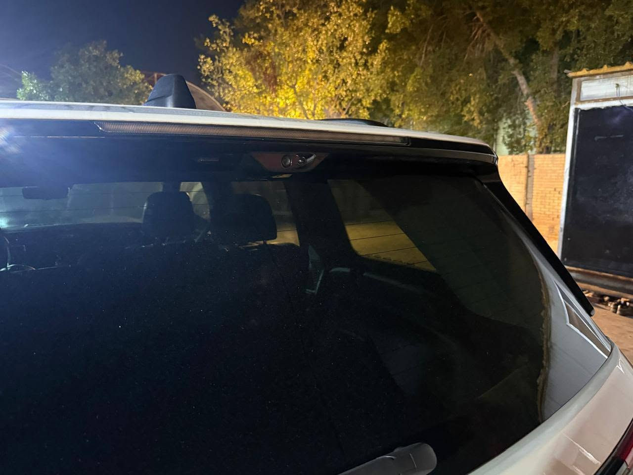 السلام عليكم. جيب للبيع بلكن يعني كهرباء وهايبرت ومكينه حجم مكينه 2000 مواصفات فول فول بنو راما حساسات كاميرات محيطيه رادارات شاشات عدد 3 ماشيه قليل 12 سياره كلين بدون حادث واني مستورده سياره بيه وبعد بيه مواصفات  اتصال ع رقم هاتف ***********
