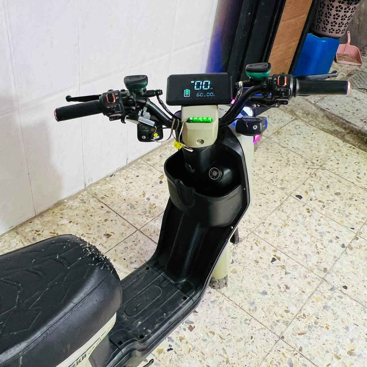سلام عليكم دراجه البيع R9 بغداد مدينه الصدر نضافه مالتها 70/100 خمس بطاريات سعره 325 بيها مجال الطبين 
رقم ***********
