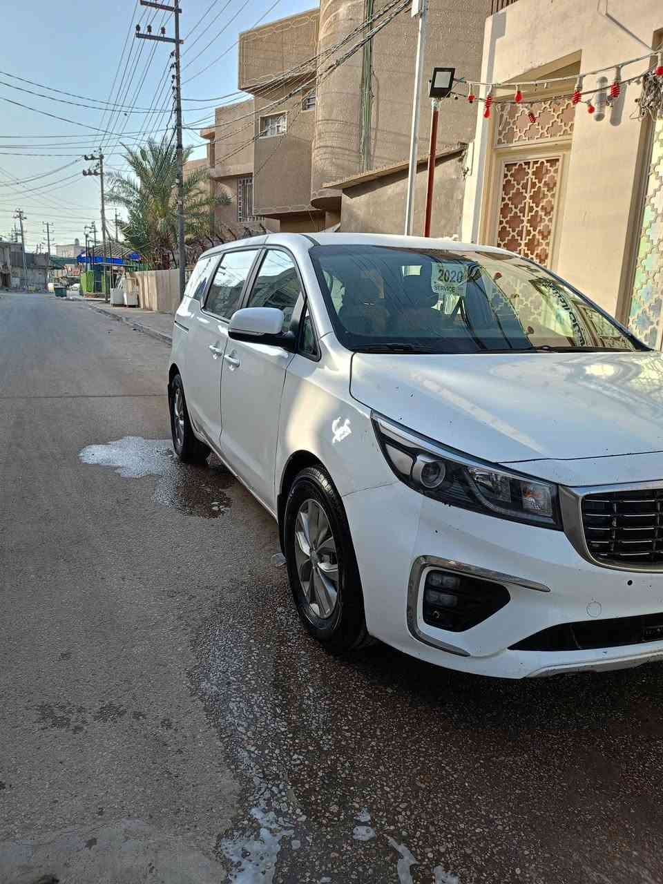 السلام عليكم 
كيا سيدونا موديل 19 امريكي ضرر جاملغ وبنيد سياره سويج باب كهربائي مكينه وكير ستوني شادهن حاويه وتخم تاير سياره جاهزة للاخير سعر 165 وبيها مجال التواصل عبر الواتساب  ***********

